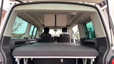 VW T6 California Beach TDI — Camping-car aménagé, suspension premium et technologie Alpine — Detail