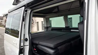 VW T6 California Beach TDI — Camping-car aménagé, suspension premium et technologie Alpine — Miniatur 8