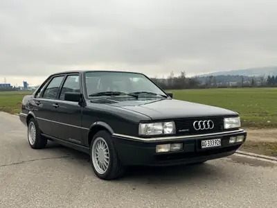 Audi 90 Quattro 2.2 — Berline sportive des années 80, traction intégrale fiable — fianco
