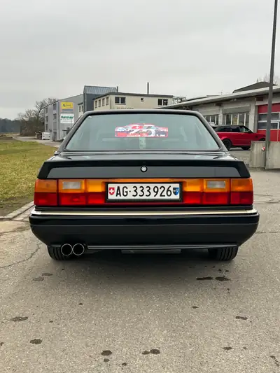 Audi 90 Quattro 2.2 — Berline sportive des années 80, traction intégrale fiable — dettaglio
