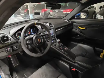 Porsche 718 Cayman GT4 — Coupé sportif 420 ch, boîte manuelle, 41 500 km — Detail