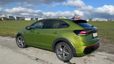 VW Taigo 1.5 TSI R-Line — SUV compact dynamique, toit panoramique, 58'000 km — côté