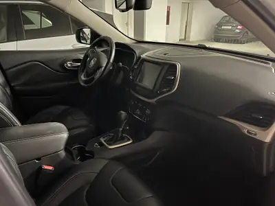 Jeep Cherokee 2.2 TD Limited AWD — SUV robuste, moteur diesel performant, 70 000 km — detail