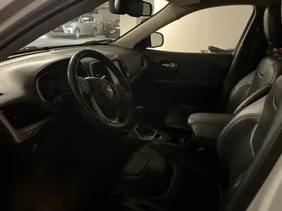 Jeep Cherokee 2.2 TD Limited AWD — SUV robuste, moteur diesel performant, 70 000 km — Thumbnail 8