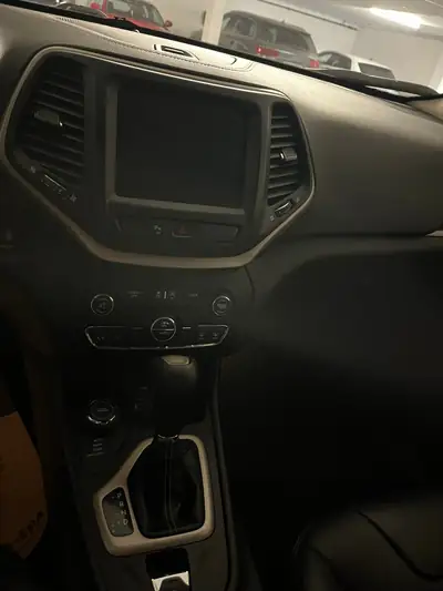 Jeep Cherokee 2.2 TD Limited AWD — SUV robuste, moteur diesel performant, 70 000 km — Thumbnail 7