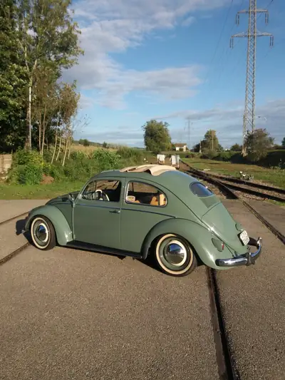 VW Käfer 1957 Faltdach Ovali — Légende automobile entièrement restaurée — Außenansicht