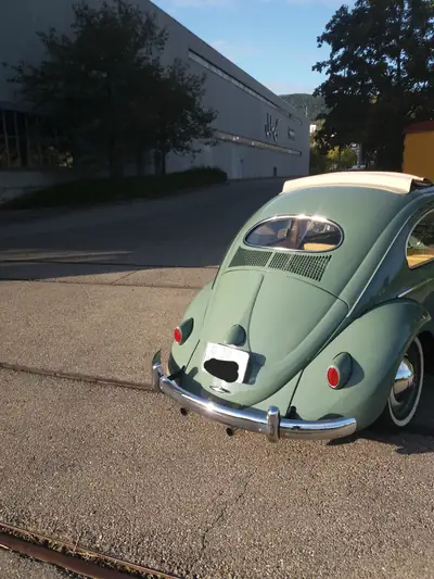 VW Käfer 1957 Faltdach Ovali — Légende automobile entièrement restaurée — Innenraum
