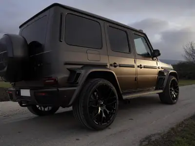 Mercedes-Benz G 63 AMG Brabus 700 — SUV légendaire, performances extrêmes — arrière