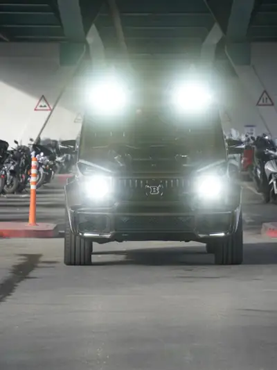 Mercedes-Benz G 63 AMG Brabus 700 — SUV légendaire, performances extrêmes — côté