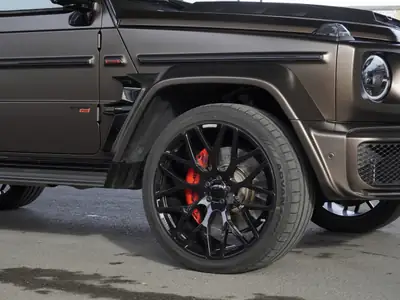 Mercedes-Benz G 63 AMG Brabus 700 — SUV légendaire, performances extrêmes — tableau de bord