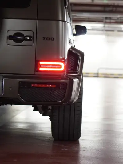 Mercedes-Benz G 63 AMG Brabus 700 — SUV légendaire, performances extrêmes — Miniature 8