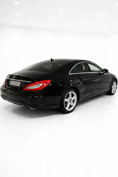 Mercedes-Benz CLS 350 — Berline coupé élégante, pack AMG et grand entretien réalisé — Heckansicht