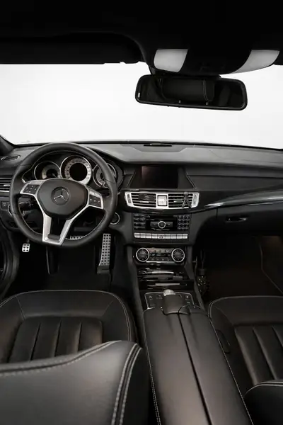 Mercedes-Benz CLS 350 — Berline coupé élégante, pack AMG et grand entretien réalisé — Detail