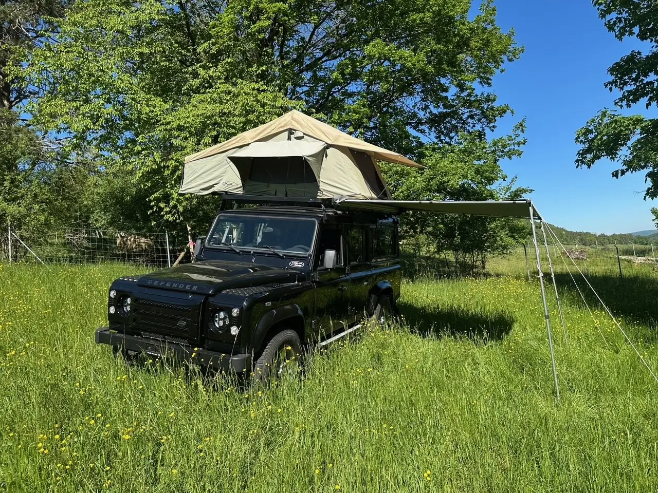 Land Rover Defender 7 places — SUV robuste diesel, techniquement restauré — vista esterna