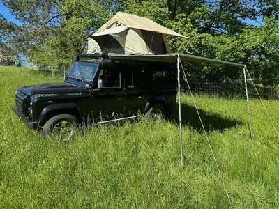 Land Rover Defender 7 places — SUV robuste diesel, techniquement restauré — vista posteriore