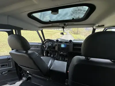 Land Rover Defender 7 places — SUV robuste diesel, techniquement restauré — Miniatura 12