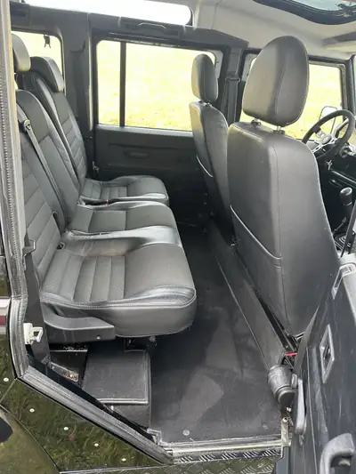 Land Rover Defender 7 places — SUV robuste diesel, techniquement restauré — Miniatura 14