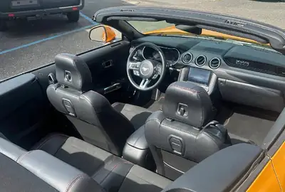 Ford Mustang Convertible 5.0 V8 GT — Cabriolet légendaire, 451 ch purs, occasion rare — dashboard