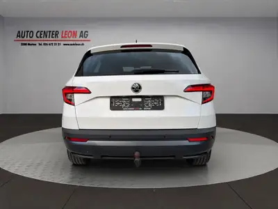 Skoda Karoq 2.0 TDI 150 ch — SUV 4x4 robuste, attelage et caméra — tableau de bord
