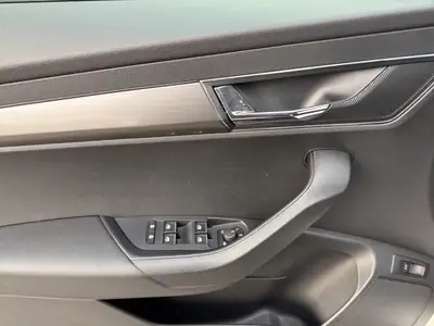 Skoda Karoq 2.0 TDI 150 ch — SUV 4x4 robuste, attelage et caméra — Miniature 12
