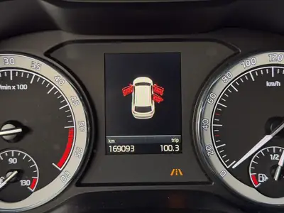 Skoda Karoq 2.0 TDI 150 ch — SUV 4x4 robuste, attelage et caméra — Miniature 11