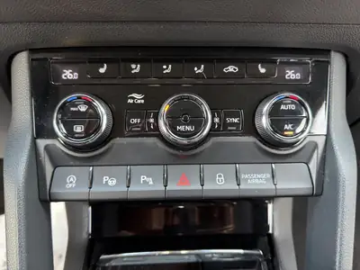 Skoda Karoq 2.0 TDI 150 ch — SUV 4x4 robuste, attelage et caméra — Miniature 16