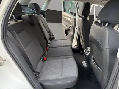 Skoda Karoq 2.0 TDI 150 ch — SUV 4x4 robuste, attelage et caméra — Miniature 18