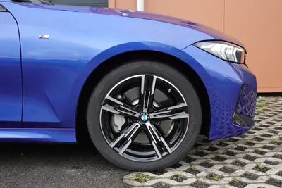 BMW 330i Touring xDrive M Sport — Break sportif, 8 790 km, technologie premium — tableau de bord