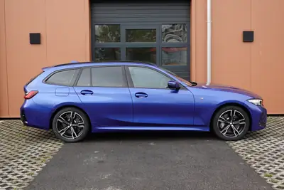 BMW 330i Touring xDrive M Sport — Break sportif, 8 790 km, technologie premium — intérieur