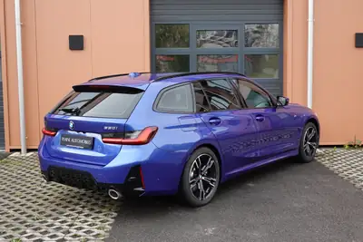 BMW 330i Touring xDrive M Sport — Break sportif, 8 790 km, technologie premium — Miniature 8