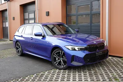 BMW 330i Touring xDrive M Sport — Break sportif, 8 790 km, technologie premium — Miniature 7