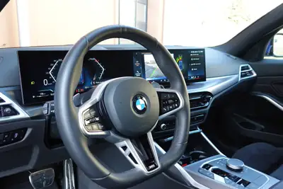BMW 330i Touring xDrive M Sport — Break sportif, 8 790 km, technologie premium — Miniature 13