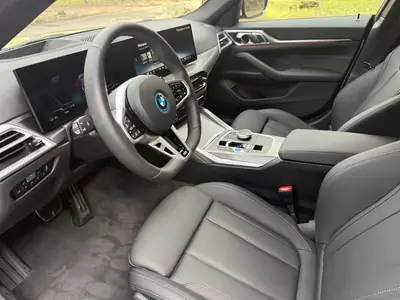BMW i4 xDrive 40 M Sport — Coupé électrique haute performance, 8000 km seulement — detail