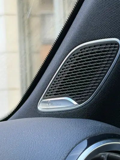 Mercedes-Benz A 220 AMG Line — Berline compacte 4Matic, 190 ch et toit ouvrant — Miniature 9