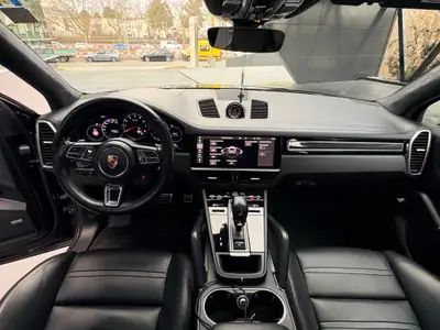 Porsche Cayenne Turbo 2019 — 550 ch, Tout-terrain haute performance — tableau de bord