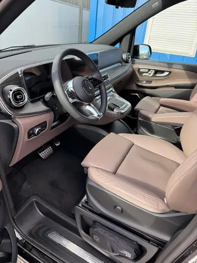 Mercedes-Benz V 300 d Extralang Exclusive 4Matic — Monospace Premium 7 places, Diesel performant — Armaturenbrett