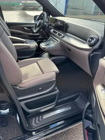 Mercedes-Benz V 300 d Extralang Exclusive 4Matic — Monospace Premium 7 places, Diesel performant — Detail