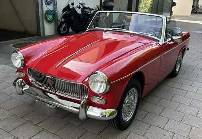 MG Midget MK III 1968 — Cabriolet vintage authentique, collection FIVA — côté