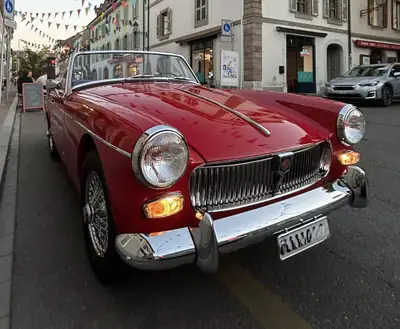 MG Midget MK III 1968 — Cabriolet vintage authentique, collection FIVA — vue extérieure