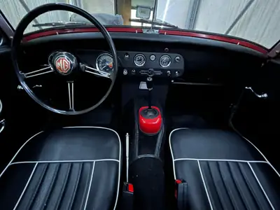 MG Midget MK III 1968 — Cabriolet vintage authentique, collection FIVA — Miniature 7