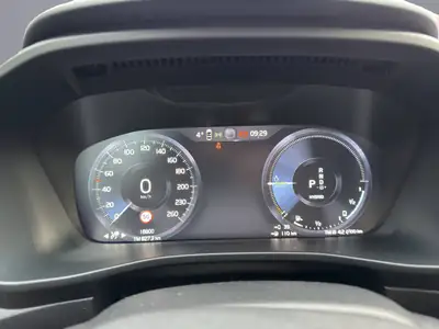 Volvo XC40 1.5 T4 Plug-in Hybrid — SUV compact écologique avec faible kilométrage — Miniature 11