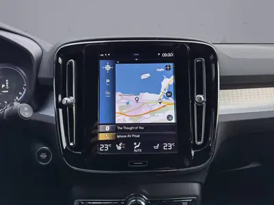 Volvo XC40 1.5 T4 Plug-in Hybrid — SUV compact écologique avec faible kilométrage — Miniature 13