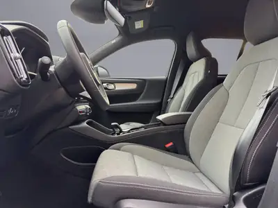Volvo XC40 1.5 T4 Plug-in Hybrid — SUV compact écologique avec faible kilométrage — Miniature 15