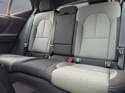 Volvo XC40 1.5 T4 Plug-in Hybrid — SUV compact écologique avec faible kilométrage — Miniature 16