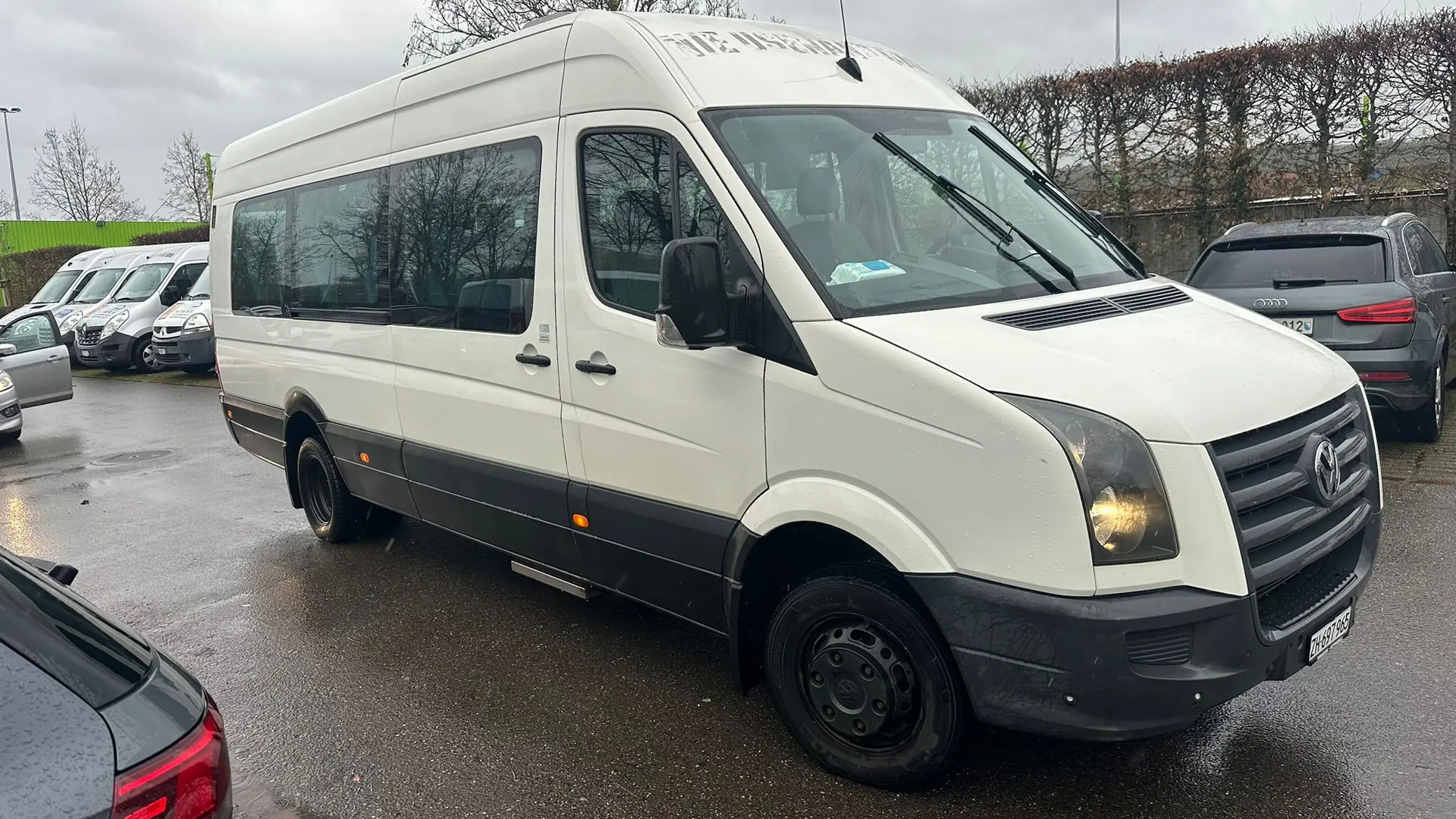 VW Crafter Schulbus 30 places — Bus scolaire fiable, homologué MFK, diesel robuste