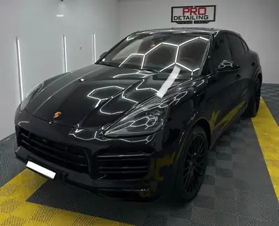 Porsche Cayenne Coupé E-Hybrid Platinum Edition — SUV sportif hybride rechargeable, 51'850 km seulement — Außenansicht