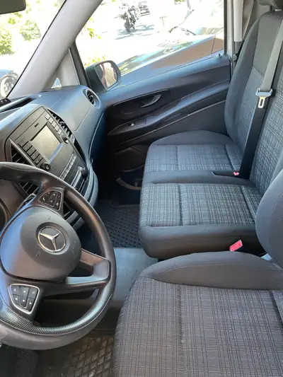 Mercedes-Benz Vito 116 BlueTEC 4Matic — Utilitaire premium 4x4, moteur diesel efficace — intérieur