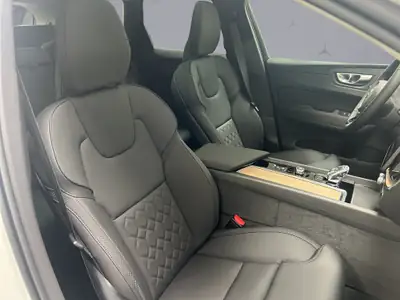 Volvo XC60 2.0 T8 TE Ultra Dark eAWD — Hybride rechargeable premium, 25 km seulement — Miniatur 16
