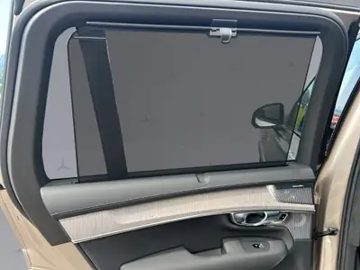Volvo XC90 2.0 T8 Ultra Dark — SUV hybride rechargeable 7 places, très faible kilométrage — Miniature 15