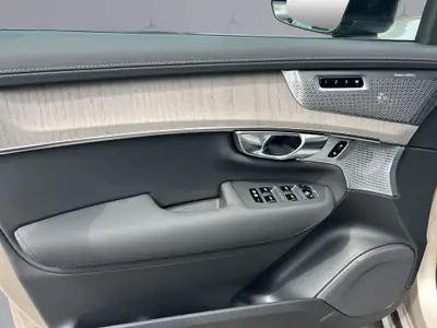 Volvo XC90 2.0 T8 Ultra Dark — SUV hybride rechargeable 7 places, très faible kilométrage — Miniature 14
